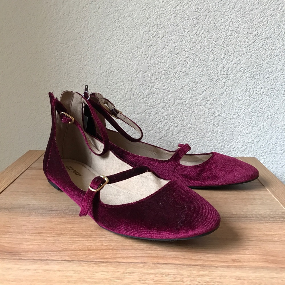 ♥️3/$12♥️ NWT Old Navy Velvet Flats
